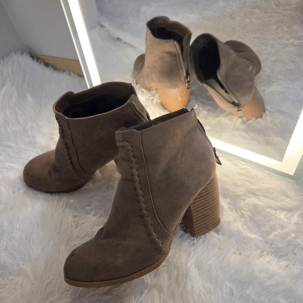 Stylish Brown Ankle Boots 6.5